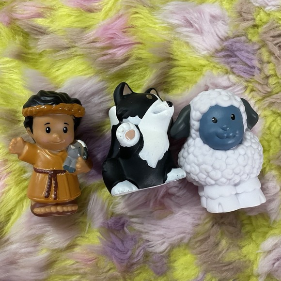 Lot Of 102 Fisher Price Little People Figures Toys Disney + Cars - Picture 9 of 9